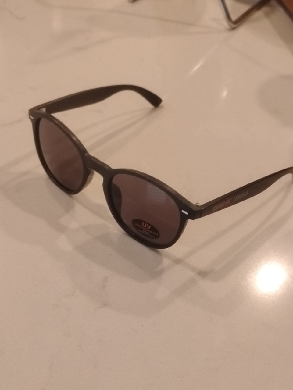 Round Black UV Sunglasses - Picture 1 of 10